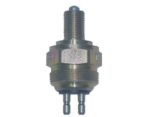 0015451209 – INTERRUPTOR LUZ MERCEDES 814