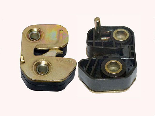 6887207235 – FECHADURA ESQ MERCEDES L709